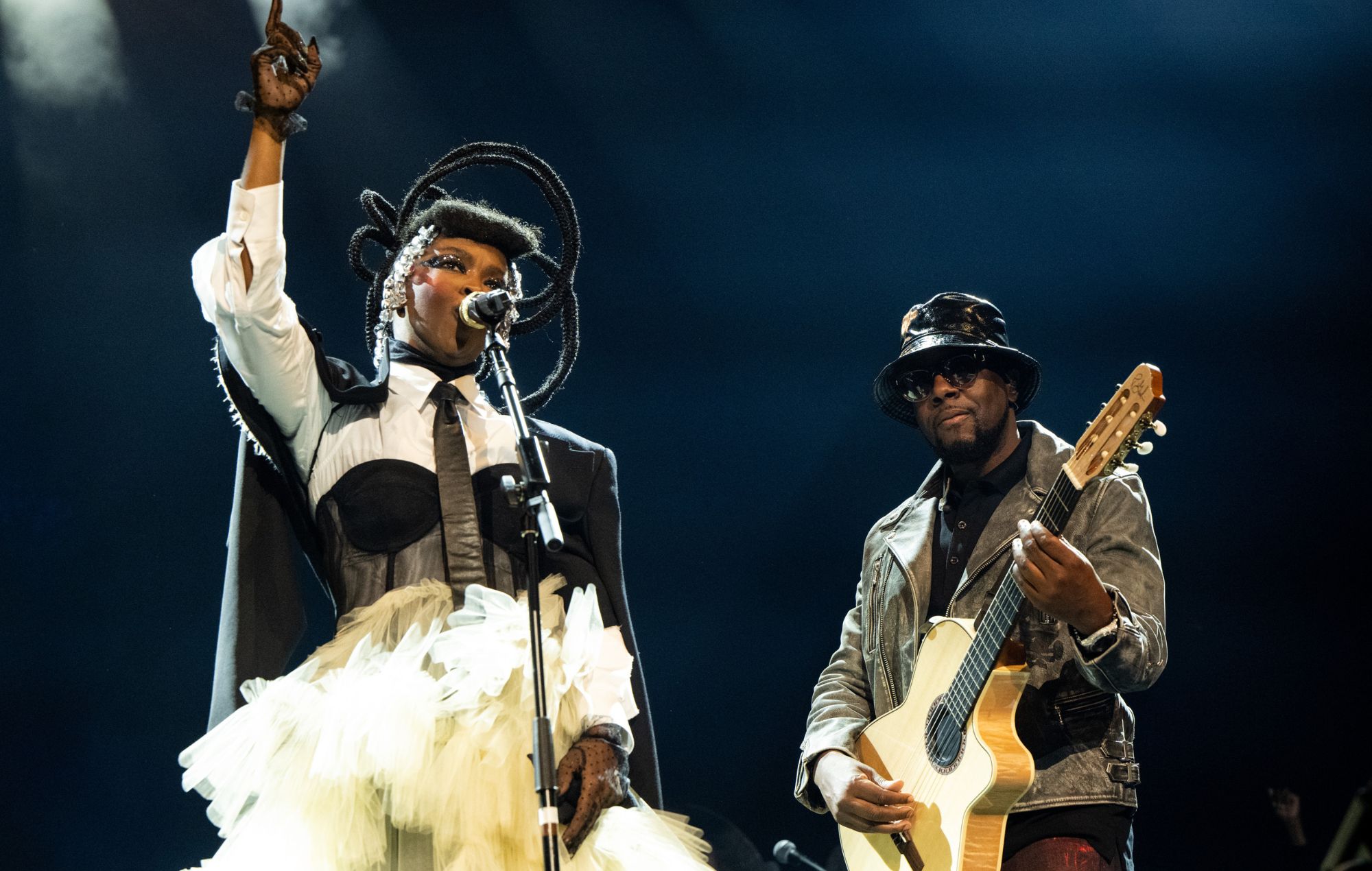 Lauryn Hill and Wyclef Jean perform onstage with The Fugees