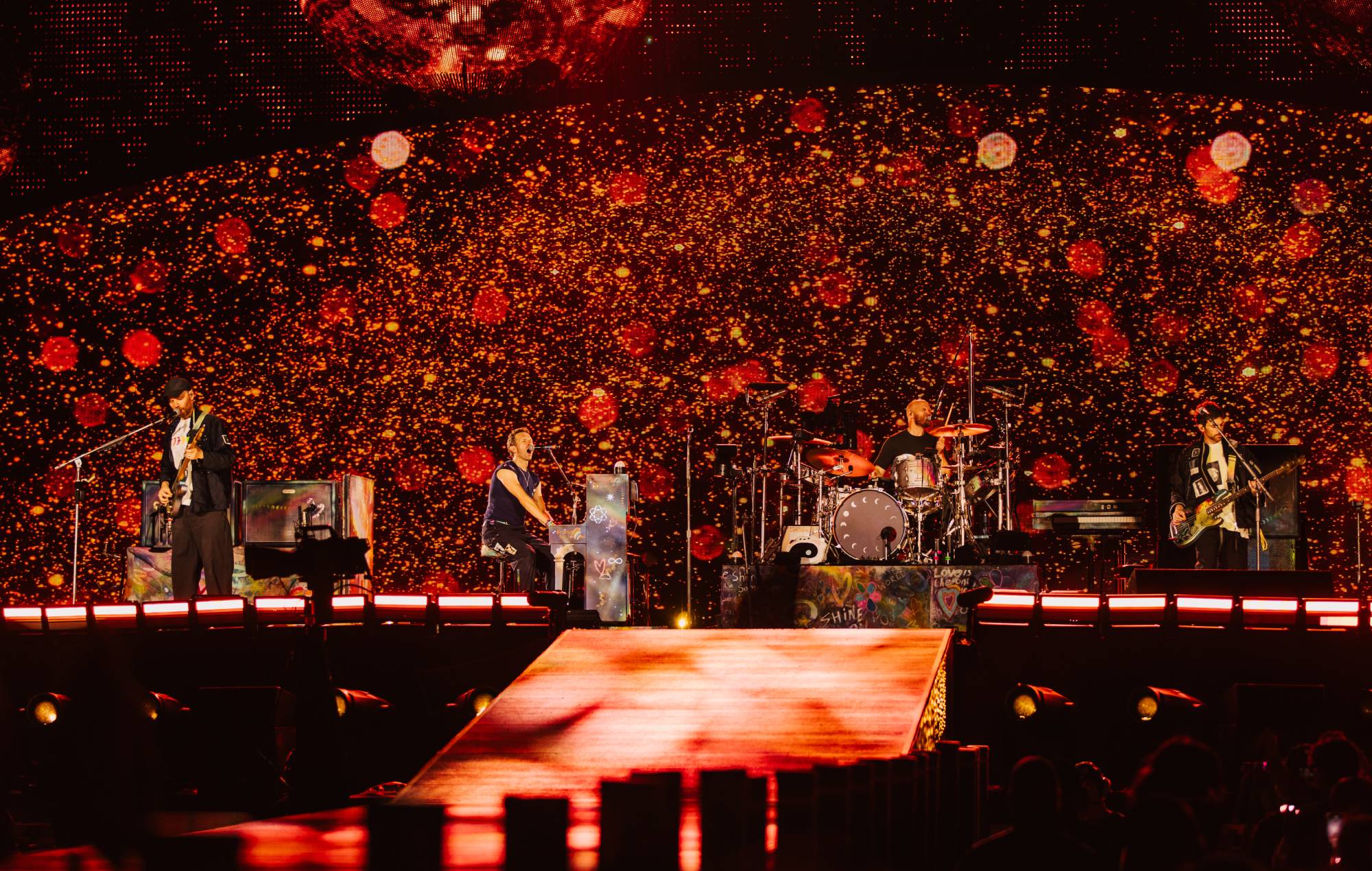 Coldplay live, 2025. Credit: Anna Lee