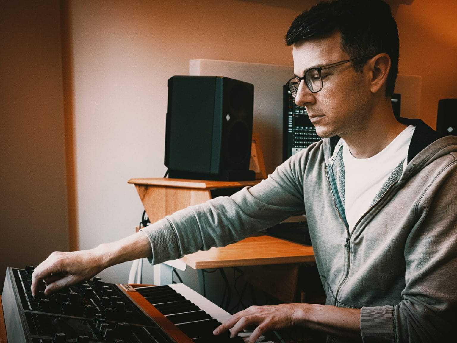 Dias Ridge Unveils Sophisticated Two-Track EP 'Interstice / Balance'